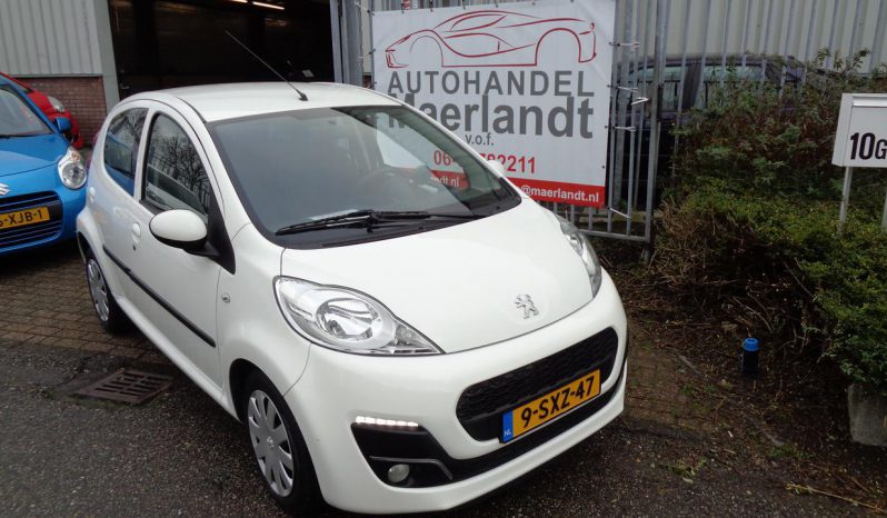 Peugeot 107 personenauto vol