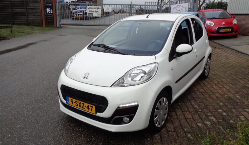 Peugeot 107 personenauto vol