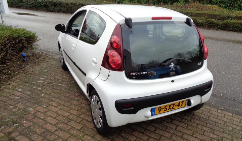 Peugeot 107 personenauto vol